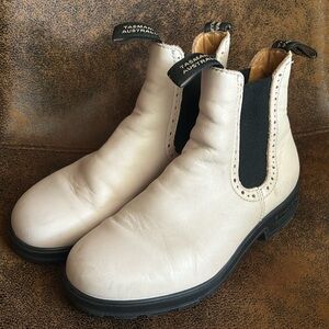 Cream Blundstones Women’s 7.5